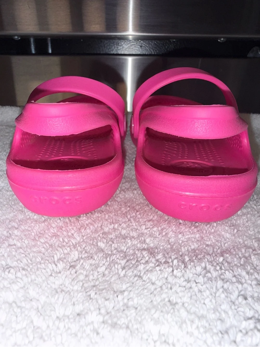 CROCS vibrant pink
